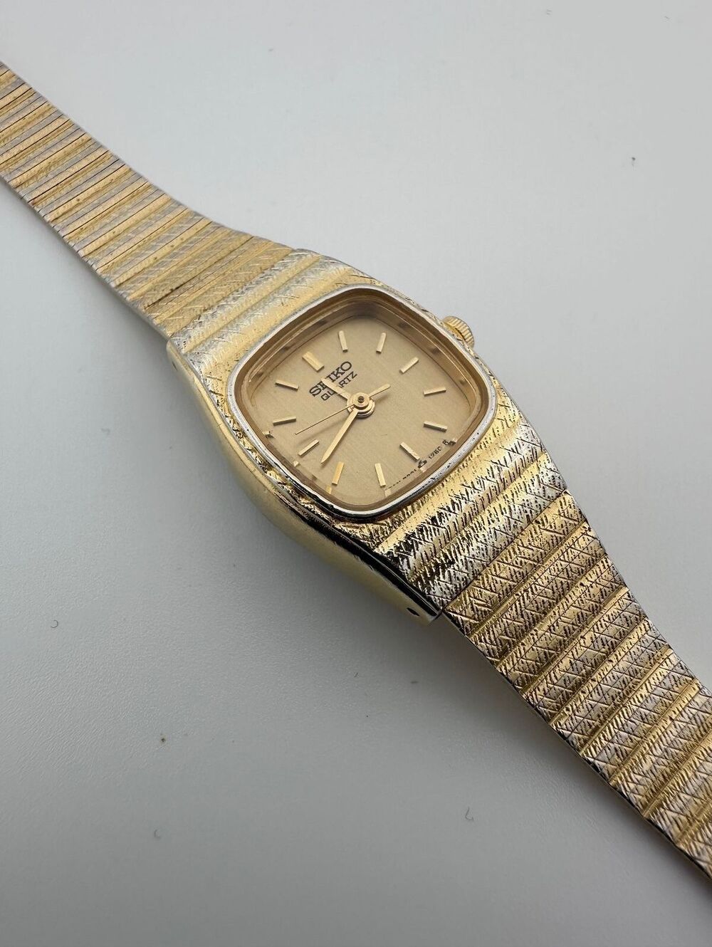 Vintage 1980s Seiko Women’s Quartz Watch 17.5mm Gold Tone 7321-5759